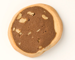 オランダバンホーテン社のココアパウダー入クッキー生地とカリフォルニア産のクルミを使用「ウォールナッツ」