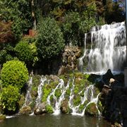 椿山荘 庭園内の滝