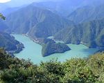 展望台から見た奥多摩湖